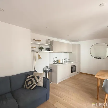 Sunny 1-bed In Marais District Apartman *