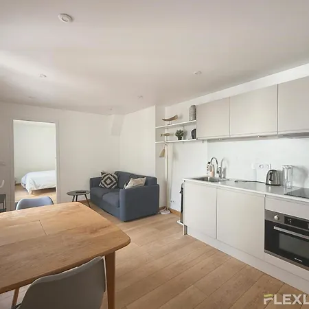 Sunny 1-bed In Marais District Apartman Párizs