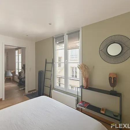 Daire Sunny 1-bed In Marais District