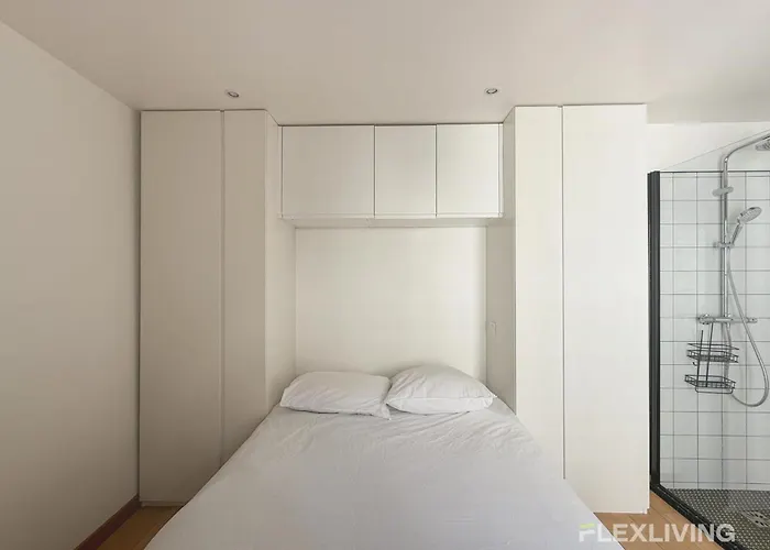 Sunny 1-bed In Marais District Διαμέρισμα *