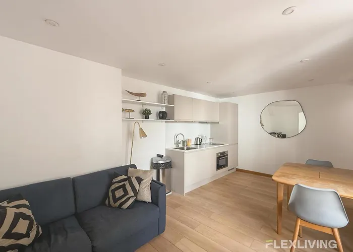 Sunny 1-bed In Marais District Διαμέρισμα *